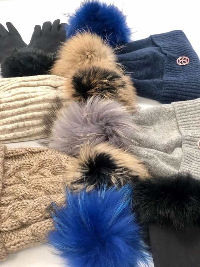 Pelzbommel, Pelzkragen oder Pelzbesatz: Auch kleine Pelz-Accessoires bedeuten Tierquälerei. FOUR PAWS