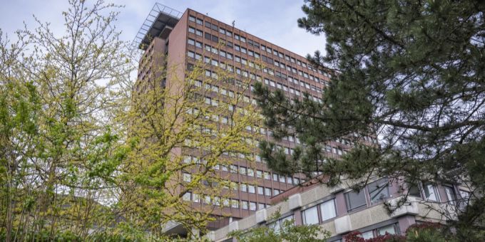 Das Luzerner Kantonsspital verzeichnet für das Jahr 2024 einen erheblichen Verlust. Schoggiturm