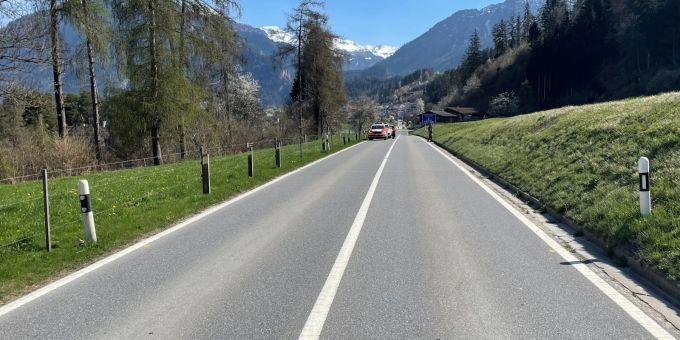 Cazis GR - Nach Streifkollision: SUV-Lenker ohrfeigt Velofahrer