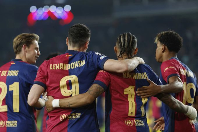 Zu viel für die Dortmunder Abwehr: Das Barça-Offensivtrio Robert Lewandowski, Raphinha und Lamine Yamal. BVB FC Barcelona