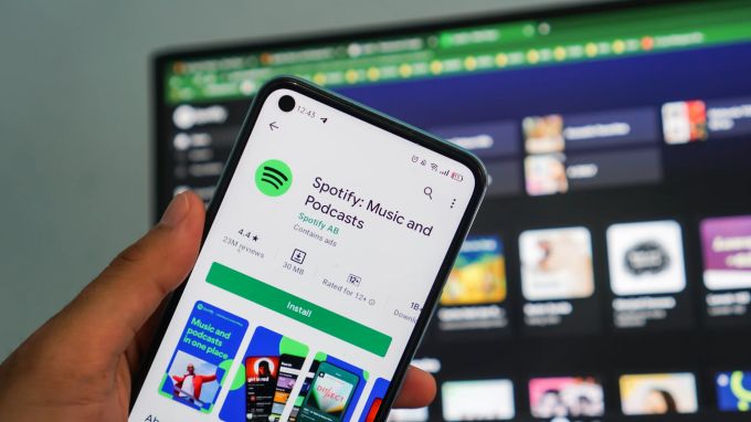 Warner Music und Spotify wollen gemeinsam an der Zukunft des audiovisuellen Streamings arbeiten. warner music spotify