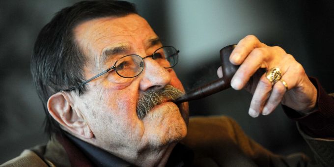 Günter Grass 2010 in Lübeck. Günter Grass 2010 in Lübeck.