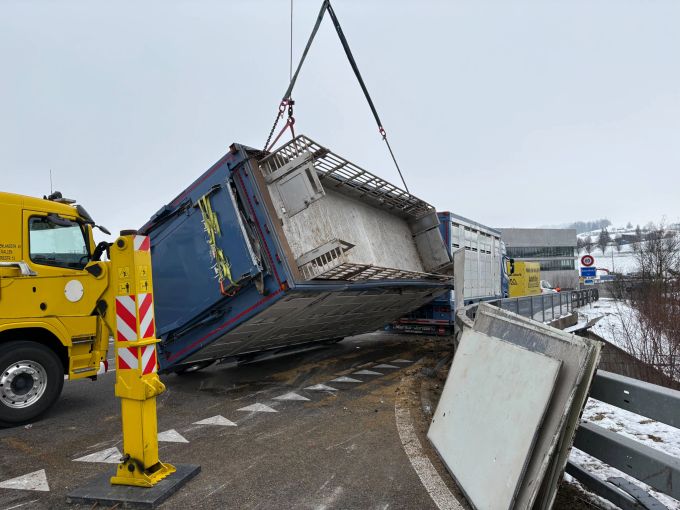 Aufgrund des Unfalls kam es zu Verkehrsbehinderungen. Verkehrsbehinderungen