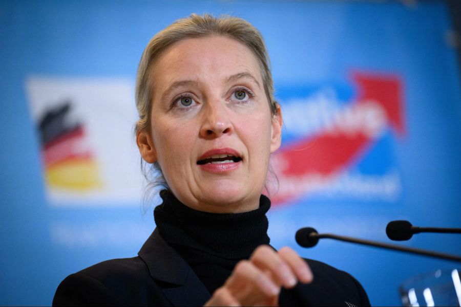 Eine rechte Partei an der Macht im Nachbarland: Das dürfte die deutsche AfD um Kanzlerkandidatin Alice Weidel freuen.