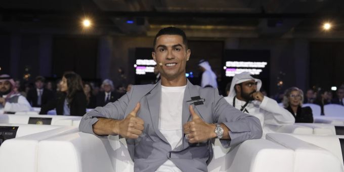 Cristiano Ronaldo verdient in Saudi-Arabien eine halbe Million am Tag. cristiano ronaldo