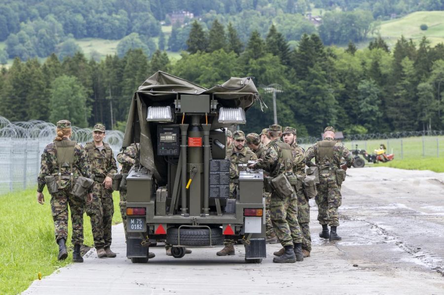 Eine umfangreiche, mit weitreichenden Kompetenzen ausgestattete Überwachungs- und Verifizierungsmission aus neutralen Ländern wie der Schweiz sei zwingend.