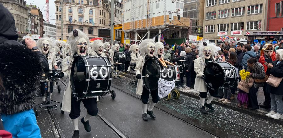 ... genauso wenig wie die traditionelle Guggenmusik.