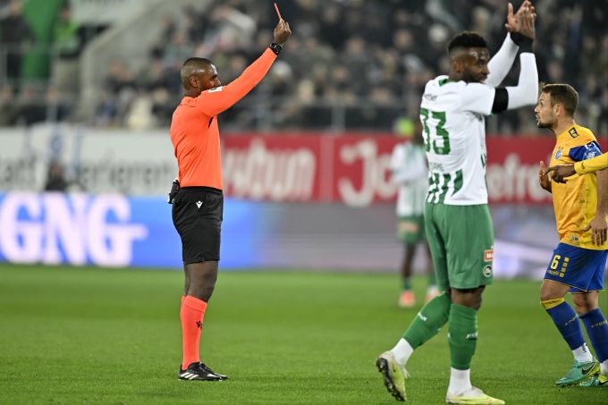 GC-Captain Amir Abrashi fliegt gegen den FCSG vom Platz. GC