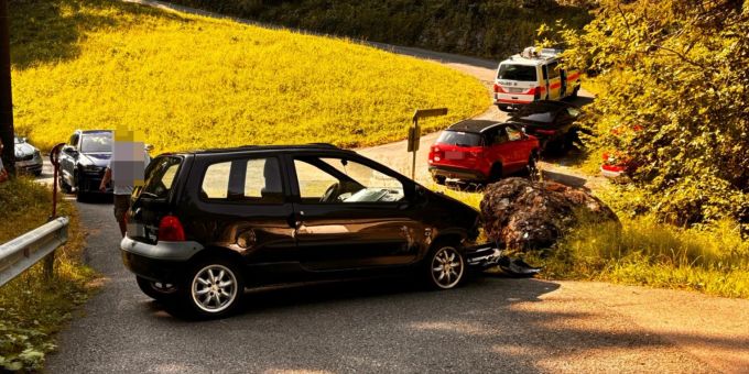 Maseltrangen: Selbstunfall mit Auto. Selbstunfall mit Auto.