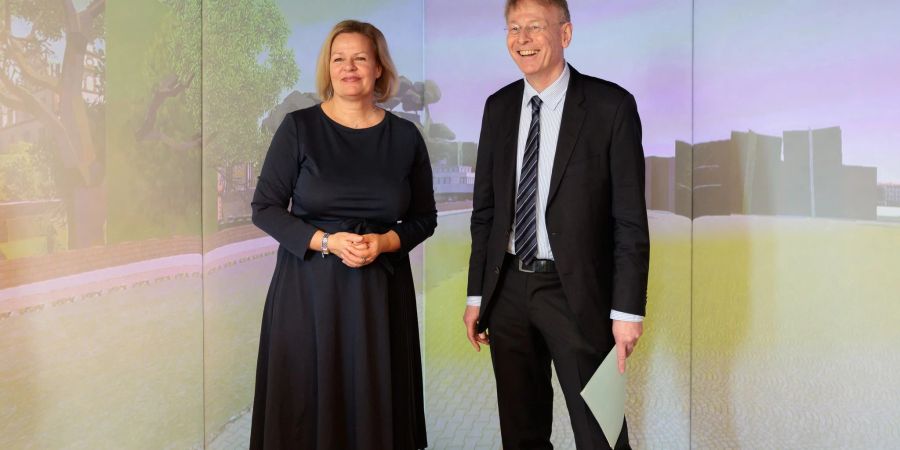 Bundesinnenministerin Faeser hat das Bundesamt für Kartographie und Geodäsie im Februar besucht. (Archivbild)