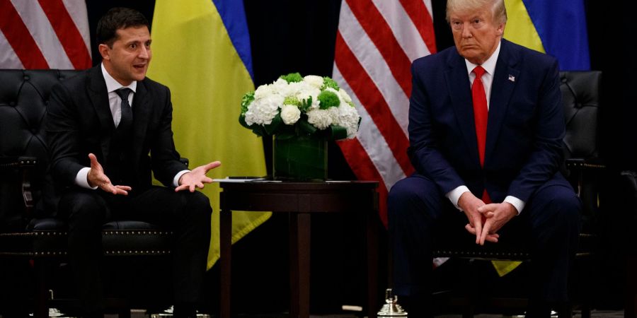 Als Präsident der USA hat Donald Trump den ukrainischen Präsidenten Wolodymyr Selenskyj schon getroffen -  am Rande der 74. Generalversammlung der Vereinten Nationen vor dem Krieg. (Archivbild)