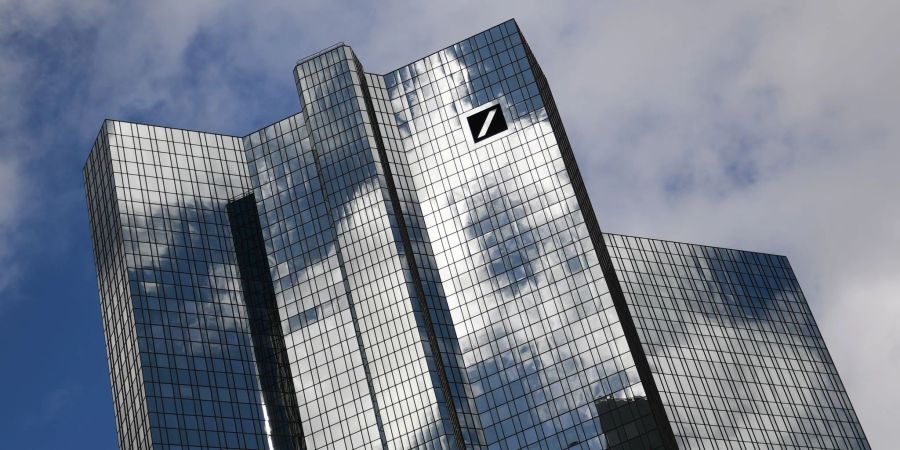 Die Deutsche Bank schreibt wegen Spätfolgen der Postbank-Übernahme im zweiten Quartal Verlust (Archivfoto)