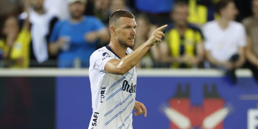 Edin Dzeko glänzt für die Türken mit drei Toren.