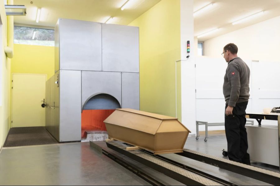 Das Krematorium Baden entfernt Implantate und Metalle der Verstorbenen nach dem Verbrennen.