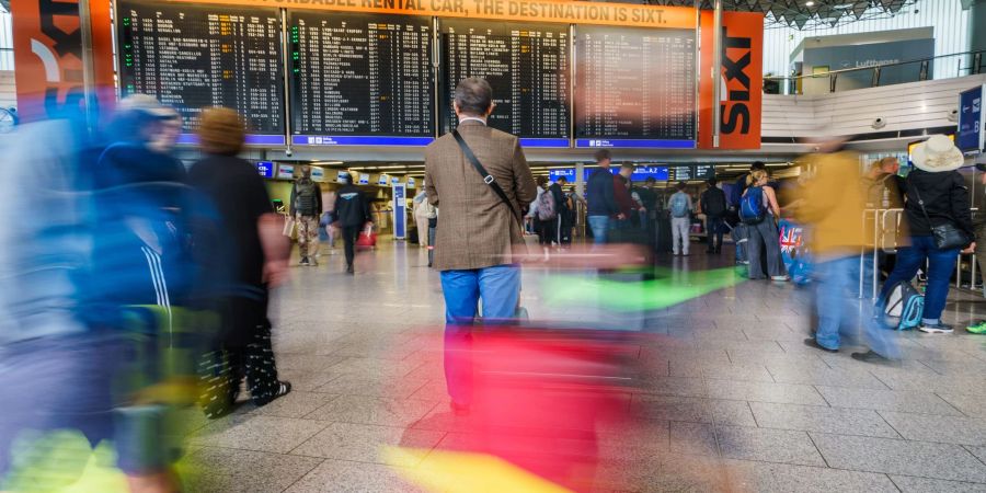 Der europäische Verbraucherschutz-Verband Beuc hat bei der Kommission eine offizielle Beschwerde gegen sieben Direktfluggesellschaften eingereicht. (Archivbild)
