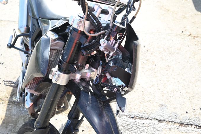 Motorradfahrer verletzt.