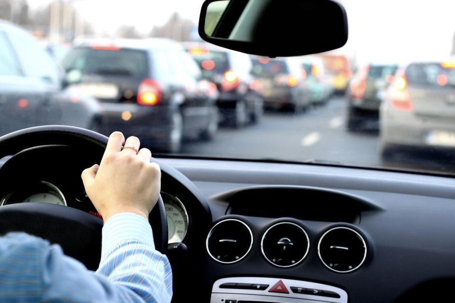 Der Nau.ch-Leser fragt sich: «Ist ein solches Auto auf den Schweizer Strassen überhaupt noch zugelassen?» (Symbolbild)