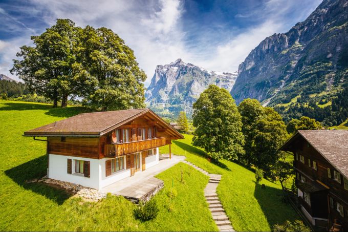 Je nach Grösse der Hütte gibt es unterschiedliche Kosten und Reservierungsbedingungen. Hütte