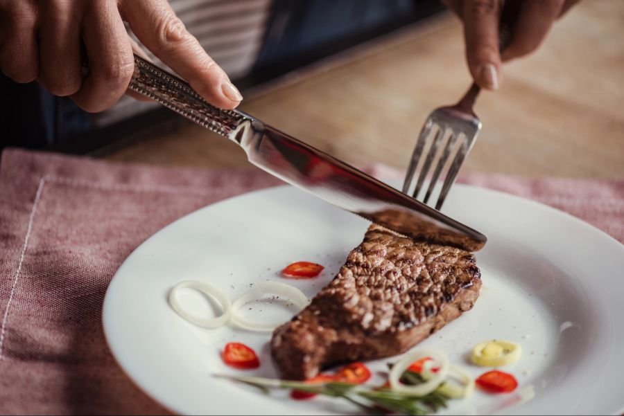 kleines Steak auf Teller