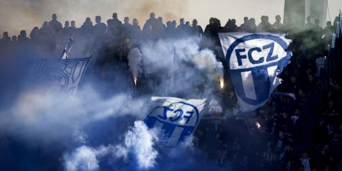 FCZ-Fans in der Südkurve. (Archivbild) FCZ GC Überfall Banner