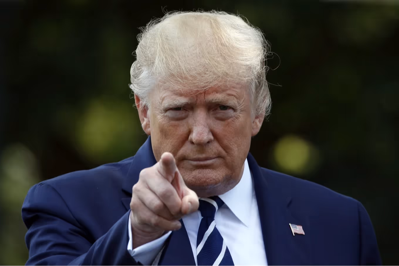donald-trump-fingerzeig.avif