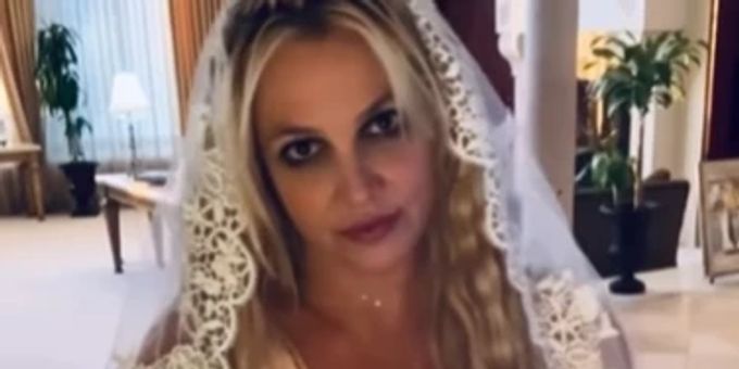 Popstar im Brautkleid - Britney Spears hat sich selbst geheiratet