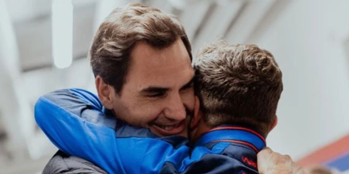 Nach Sieg über YB - Hier herzt Roger Federer FCB-Held Shaqiri