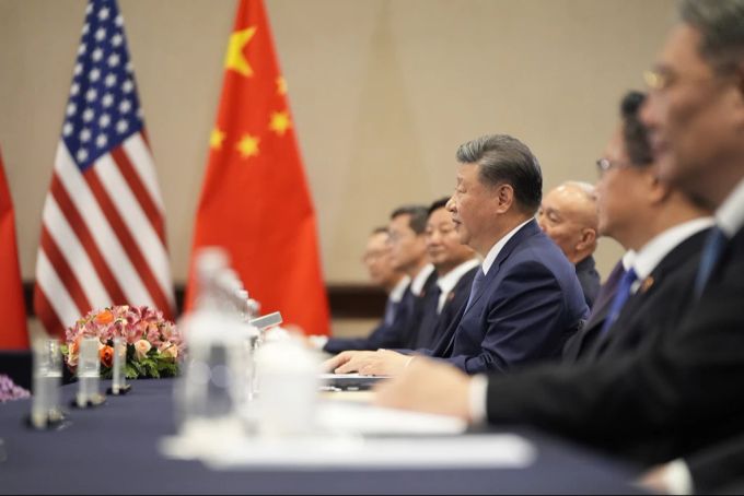 Zwischen den beiden Großmächten Amerika und China sind einige Spannungen entstanden. china