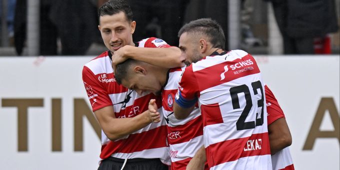 Labinot Bajrami wird für sein Tor gegen YB gefeiert. FC Winterthur YB