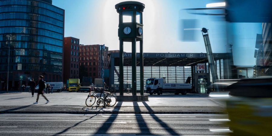 Heute steht am Potsdamer Platz eine Nachbildung des Ampelturms. (Archivbild)