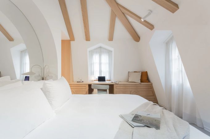 Viel Weiss dominiert im Hotel La Cigogne. Hotel La Cigogne