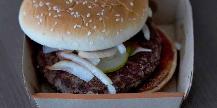 Der Kolibakterien-Ausbruch wird auf den Verzehr eines bestimmten Burgers bei McDonalds zurückgeführt.