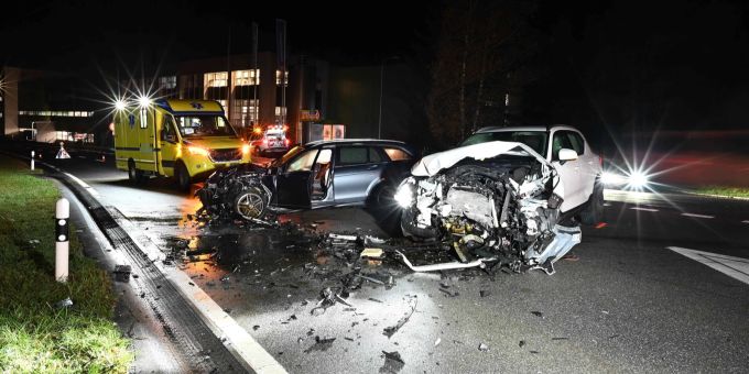 Rhäzüns: Zwei Verletzte bei Kollision. Verletzte bei Kollision