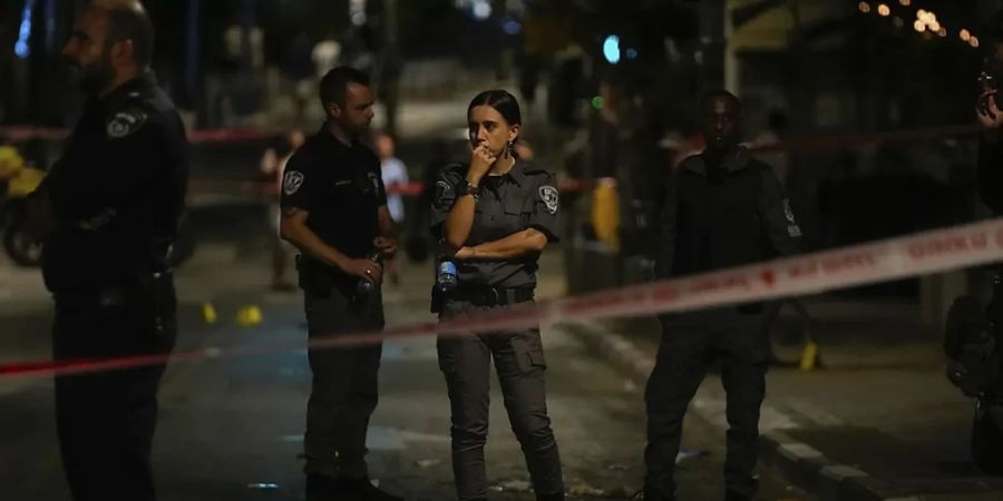 In Tel Aviv kostete ein Terrorangriff bei einer Tramhaltestelle sieben Menschenleben.