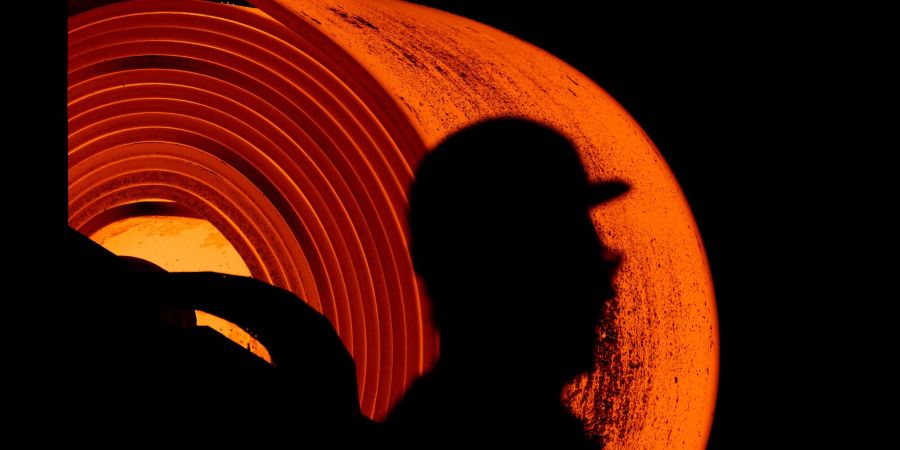 Die Stahlindustrie steht nach Darstellung des Branchenverbandes unter erheblichem Druck. (Archivbild)