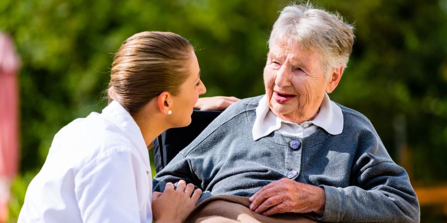 Pflege, Seniorin