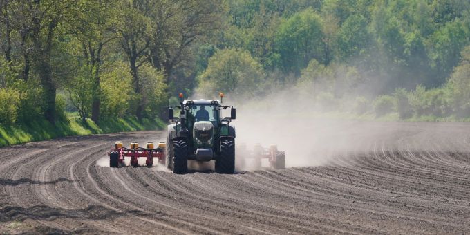 Durch das Mikrobiom kommen wir in direkten Kontakt mit dem Boden. Boden Bauer