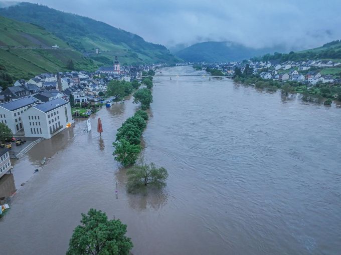Die Gefahr ist jedoch noch nicht gebannt - die Wetterdienste rechnen mit weiterem Regen. Regen Deutschland