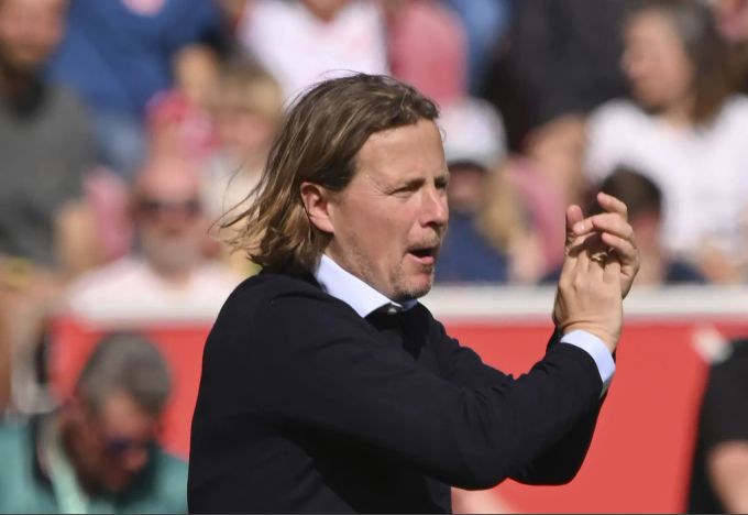 Bo Henriksen jubelt – Mainz 05 ist weiter auf Kurs in Richtung Klassenerhalt. Bo Henriksen Mainz 05