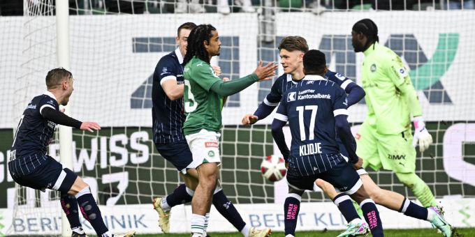 Grosser Jubel beim FC Luzern nach dem Ausgleich gegen den FC St.Gallen. FC Luzern