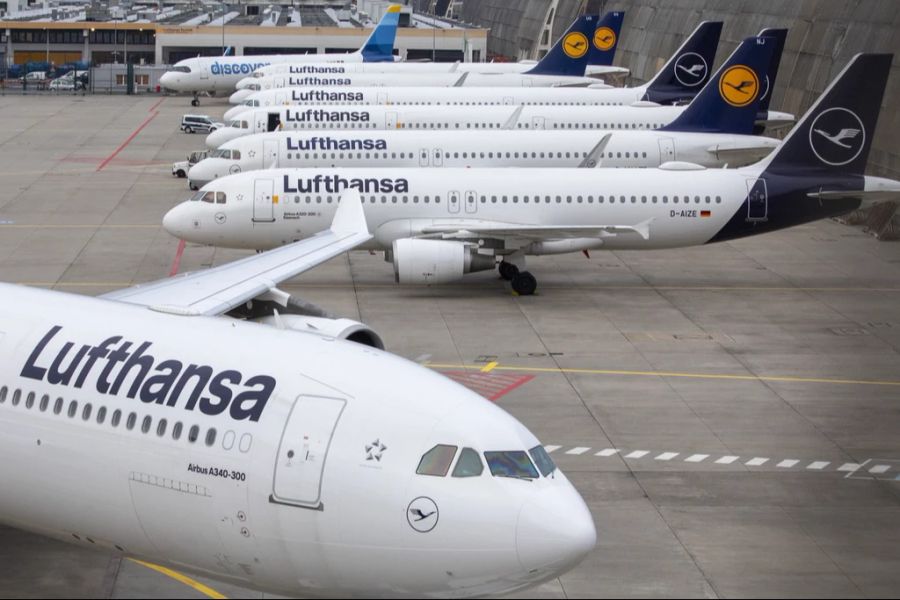 Ein Flugzeug der deutschen Fluggesellschaft Lufthansa hatte Triebwerksprobleme. (Archiv)