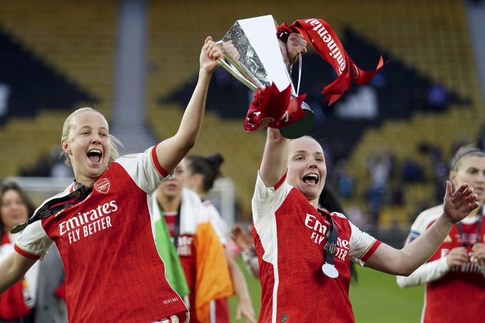 Arsenal schlägt den FC Chesea im Final des Ligapokals. Arsenal FC Chelsea