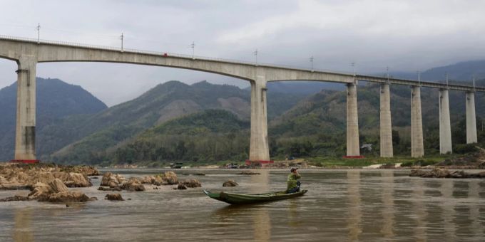 Mekong-Fluss in Luang Prabang, Laos, am 28. Januar 2024. Wegen Schwefelsäure besteht nun Sorge um den Fluss. AP Photo/Sakchai Lalit Mekong
