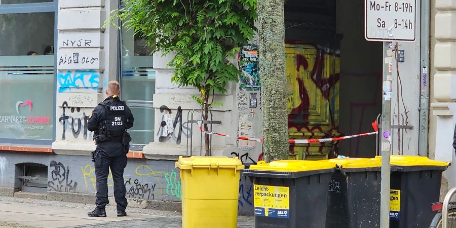 Zwei Wochen nach der Störaktion dursucht die Polizei unter anderem eine Wohnung in Leipzig.