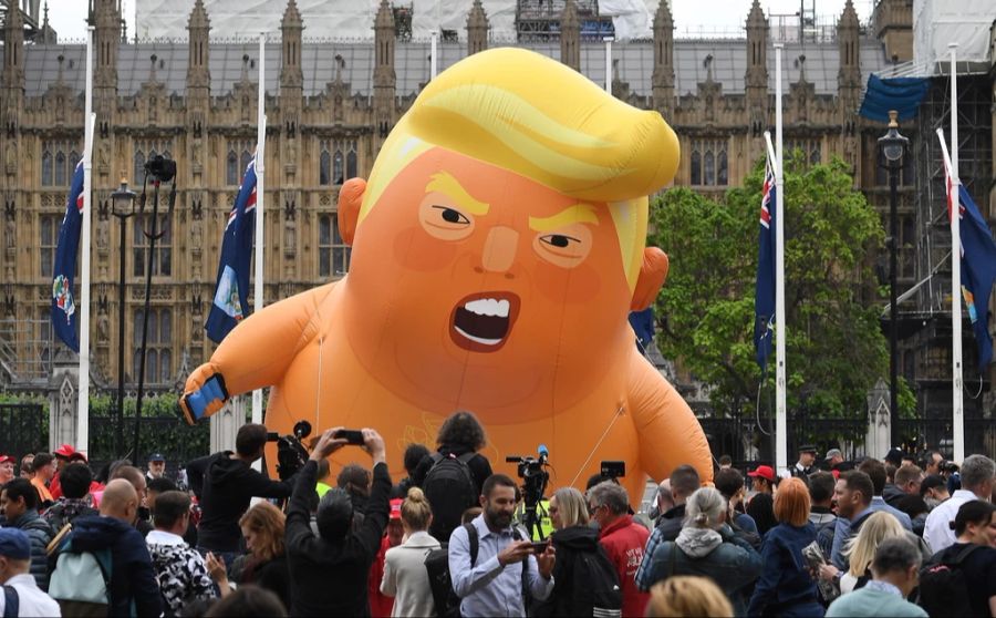 trump baby blimp