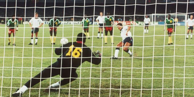 Ein legendäres WM-Spiel: 1990 scheitert Kamerun im Viertelfinale nach Verlängerung an England. Ein legendäres WM-Spiel: 1990 scheitert Kamerun im Viertelfinale nach Verlängerung an England.