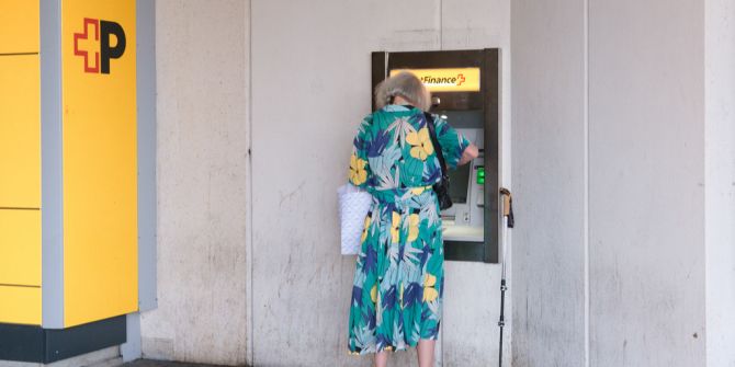 AHV Seniorin Bankomat