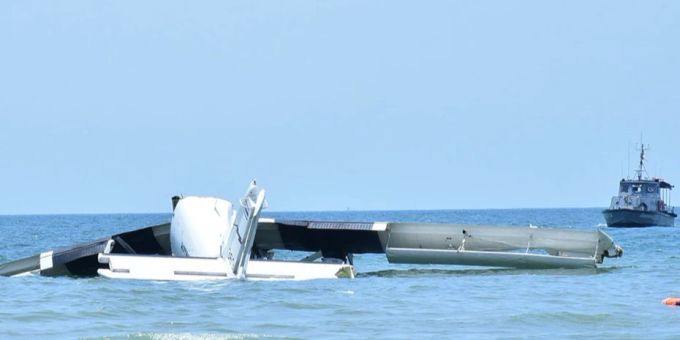 In Thailand ist ein Kleinflugzeug abgestürzt. kleinflugzeug