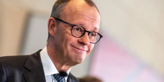 Amtsantritt - Umarmung für Europa: Merz und Macron wollen «Neustart»