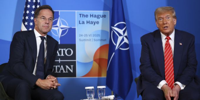 Mark Rutte (links) und Donald Trump beim Nato-Gipfel in Den Haag. Trump Rutte